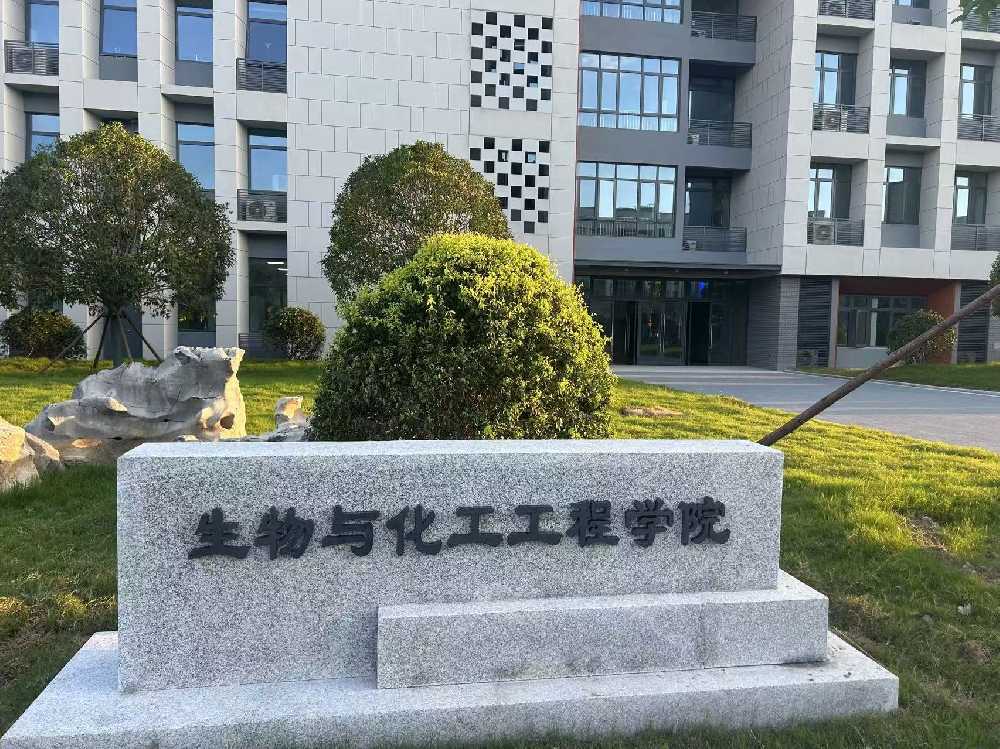 南丹县扬州职业大学体育场高杆灯项目